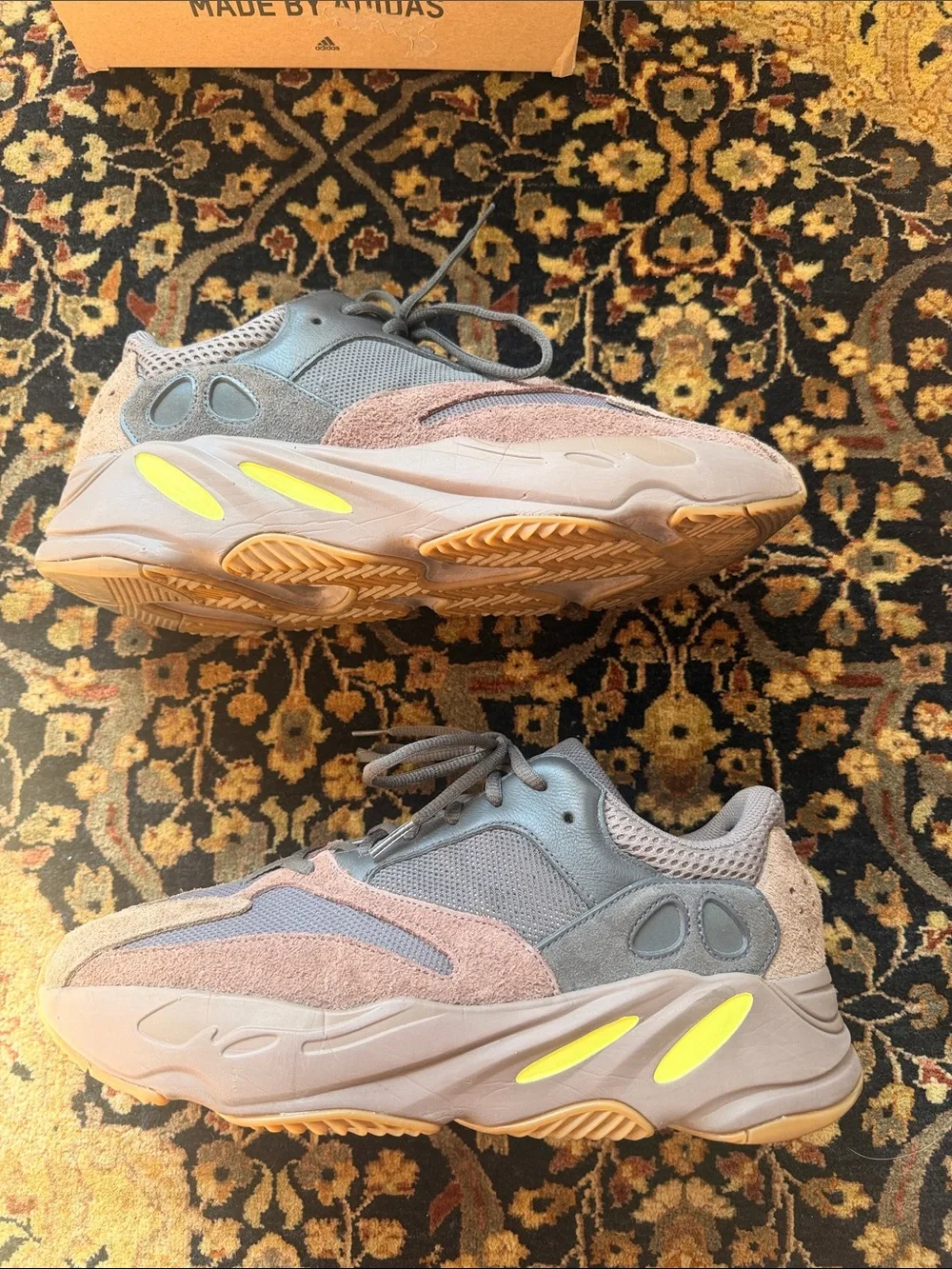 Yeezy Boost 700 